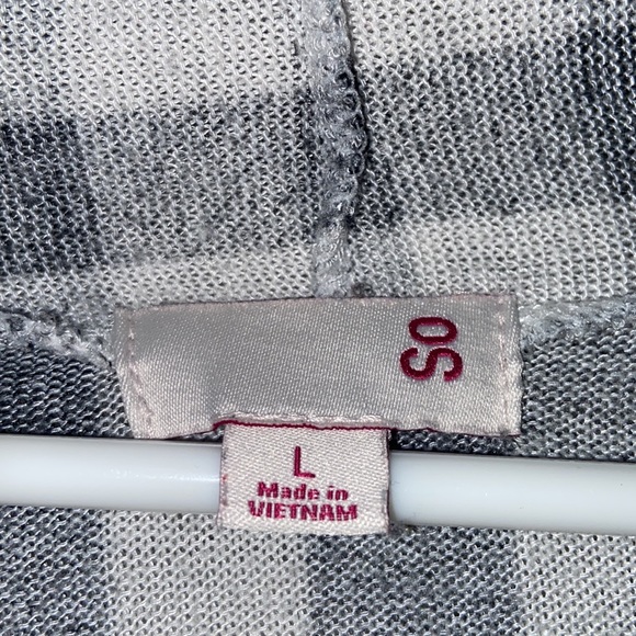 Large black and white checkered cardigan - Picture 2 of 3